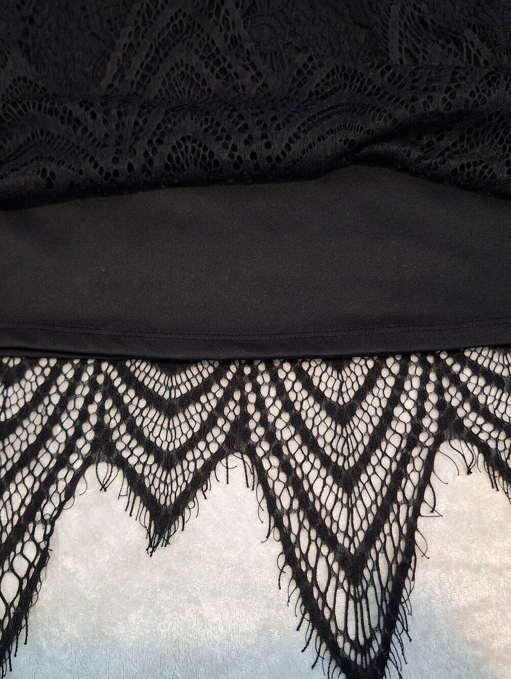 Black Lace Off-The-Shoulder Blouse Cami Strap Scalloped Hem Top Womens Large - Picture 4 of 9
